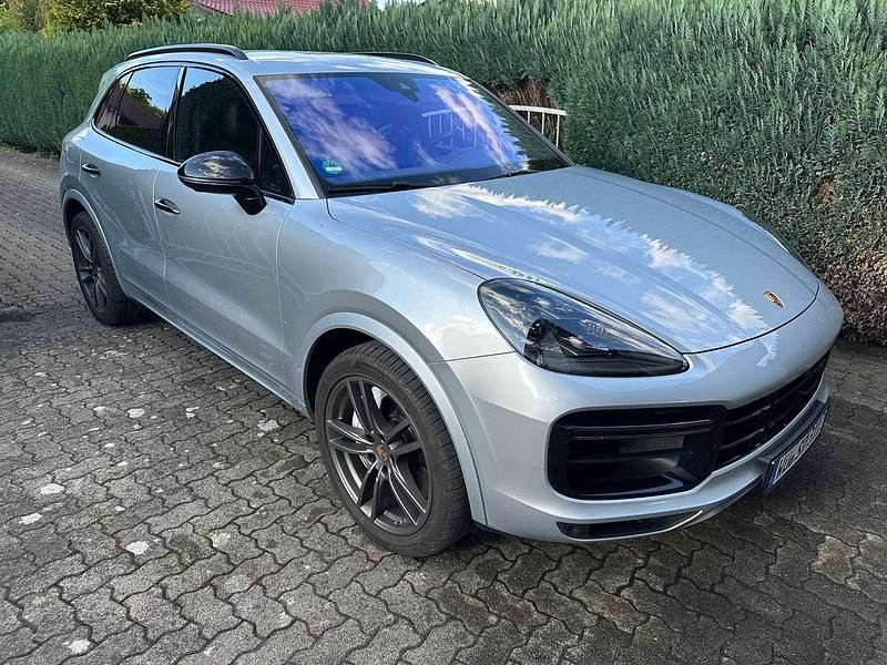 Silber Gebraucht 2018 Porsche Cayenne Turbo SUV | 69.500 € - Bild 1/4
