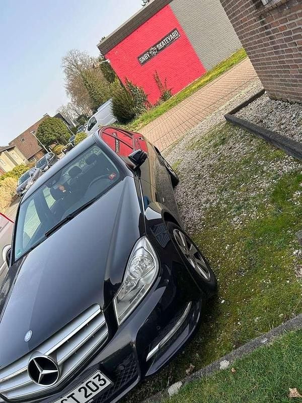 Gebraucht Mercedes C220 170 PS (125 kW) 2011 Schwarz Limousine