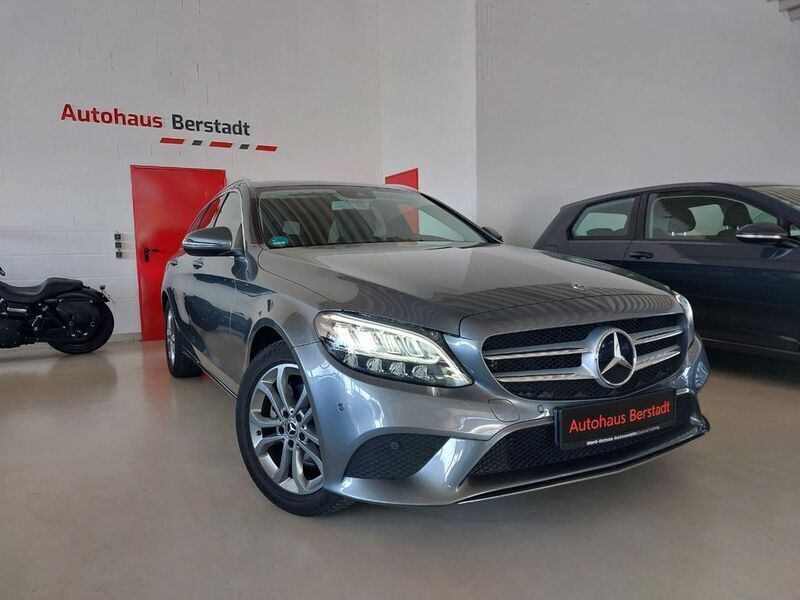 Selenitgrau metalliclack Gebraucht 2018 Mercedes C200 Avantgarde Kombi | 23.999 € (Etwas zu teuer) - Bild 1/4