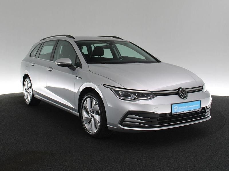 Gebraucht VW Golf VIII Style 150 PS (110 kW) 2022 Silber / reflexsilber Kombi