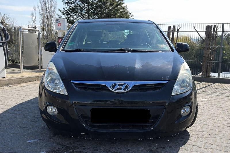 Gebraucht Hyundai i20 Edition 77 PS (56 kW) 2010 Schwarz Kleinwagen