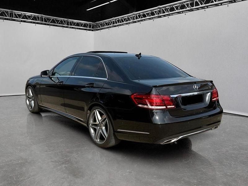 Używany Mercedes E500 408 KM (300 kW) 2014 Czarny Sedan/Limuzyna