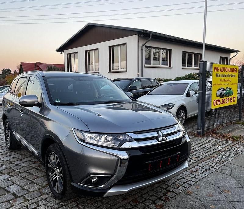 Grau Gebraucht 2015 Mitsubishi Outlander Plus SUV | 11.900 € (Fairer Preis) - Bild 1/4