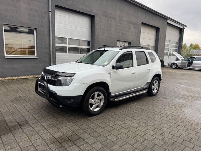 Weiß Gebraucht 2013 Dacia Duster Lauréate SUV | 6.490 € (Etwas zu teuer) - Bild 1/4
