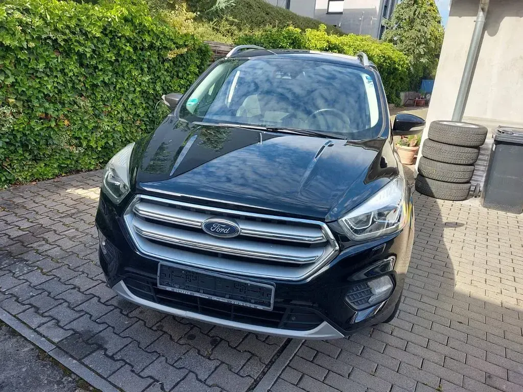 Gebraucht Ford Kuga 150 PS (110 kW) 2017 Schwarz SUV