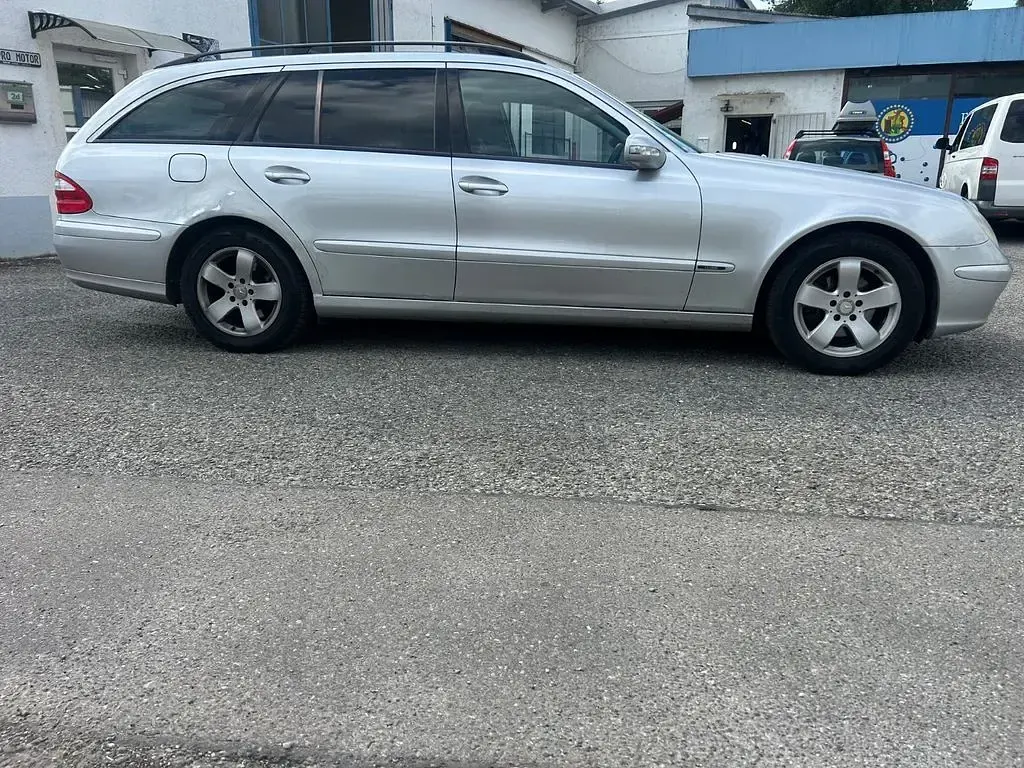 Gebraucht Mercedes E220 150 PS (110 kW) 2004 Silber Kombi