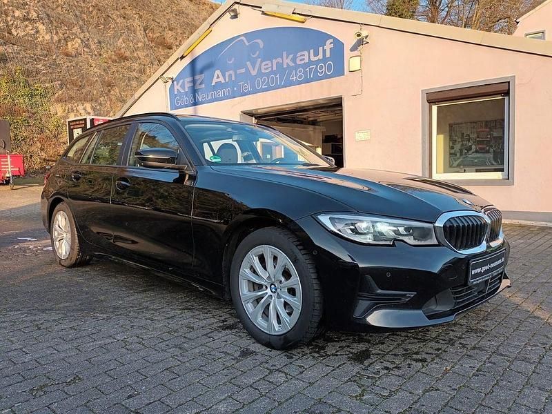 Schwarz Gebraucht 2020 BMW 320 Advantage Kombi | 19.850 € (Fairer Preis) - Bild 1/4