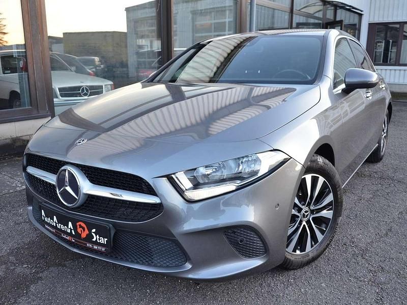 Gebraucht Mercedes A200 163 PS (119 kW) 2018 Mountaingrau  met. Kleinwagen