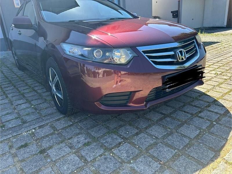 Rot Gebraucht 2012 Honda Accord Comfort Limousine | 9.000 € (Guter Preis) - Bild 1/4