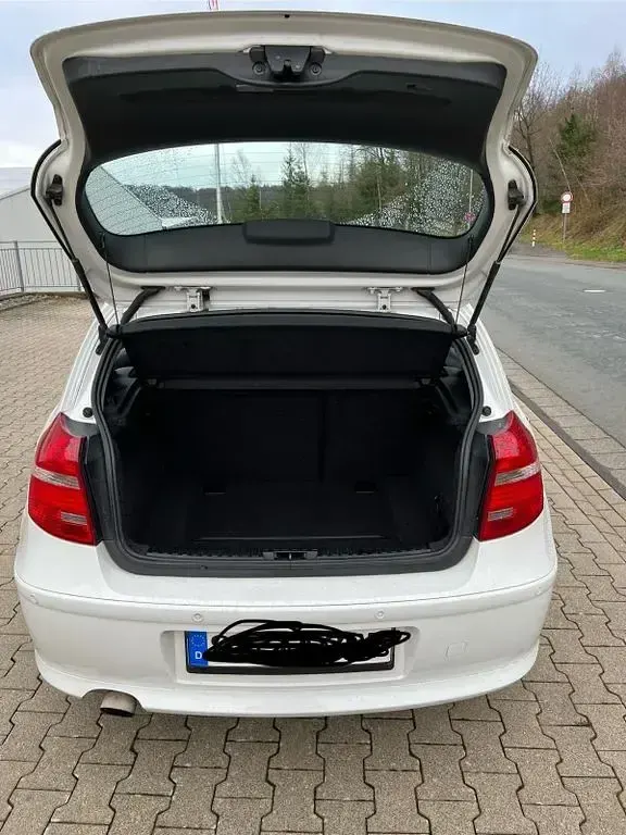 Gebraucht BMW 116 122 PS (89 kW) 2009 Weiß Kleinwagen