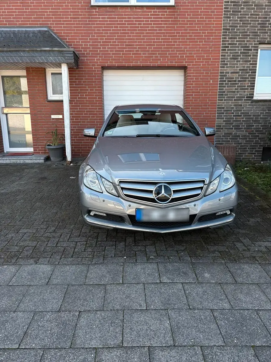 Gebraucht Mercedes E350 231 PS (169 kW) 2010 Silber Coupé