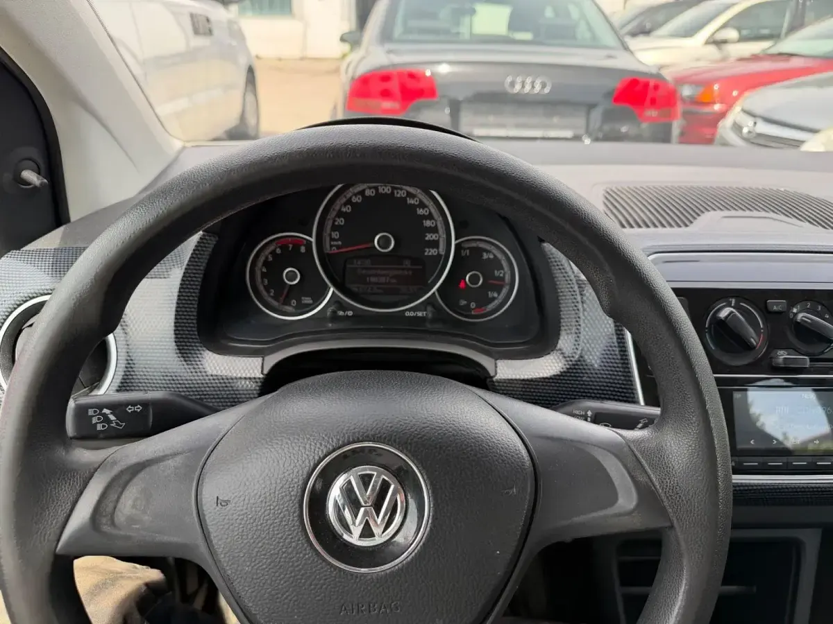 Gebraucht VW up! move up! 60 PS (44 kW) 2018 Weiß Kleinwagen