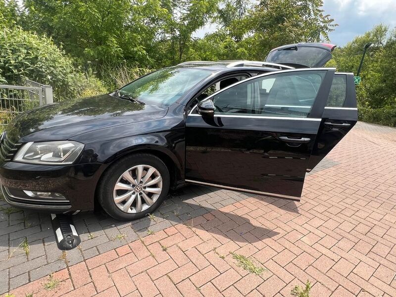 Schwarz Gebraucht 2014 VW Passat Trendline Limousine | 7.200 € (Superpreis) - Bild 1/4