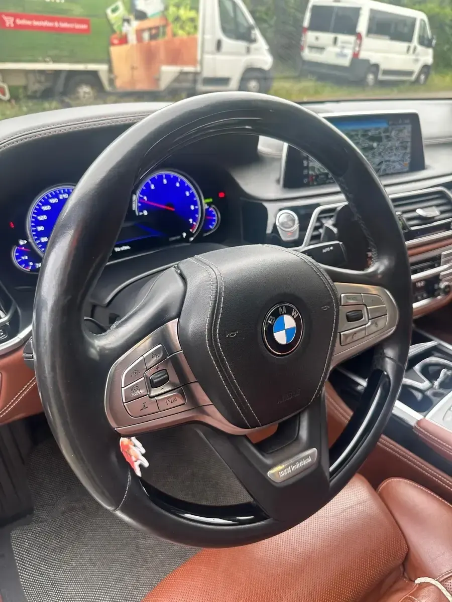 Gebraucht BMW 750 450 PS (330 kW) 2015 Braun Limousine