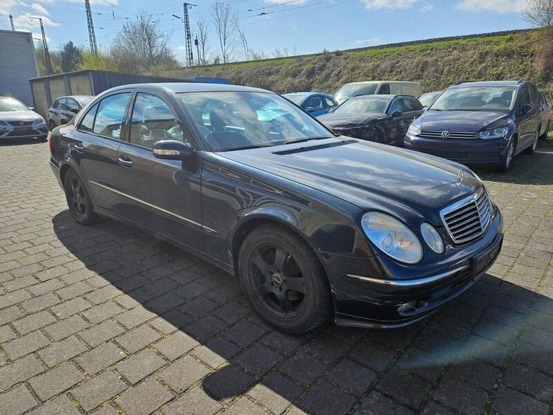 Gebraucht 2005 Mercedes E320 Avantgarde Limousine | 2.800 € - Bild 1/4