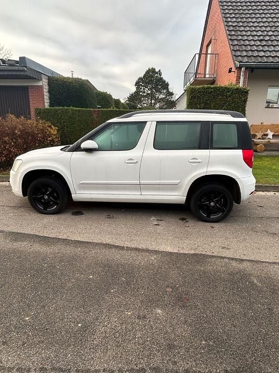Weiß Gebraucht 2014 Skoda Yeti Ambition SUV | 10.750 € (Guter Preis) - Bild 1/4
