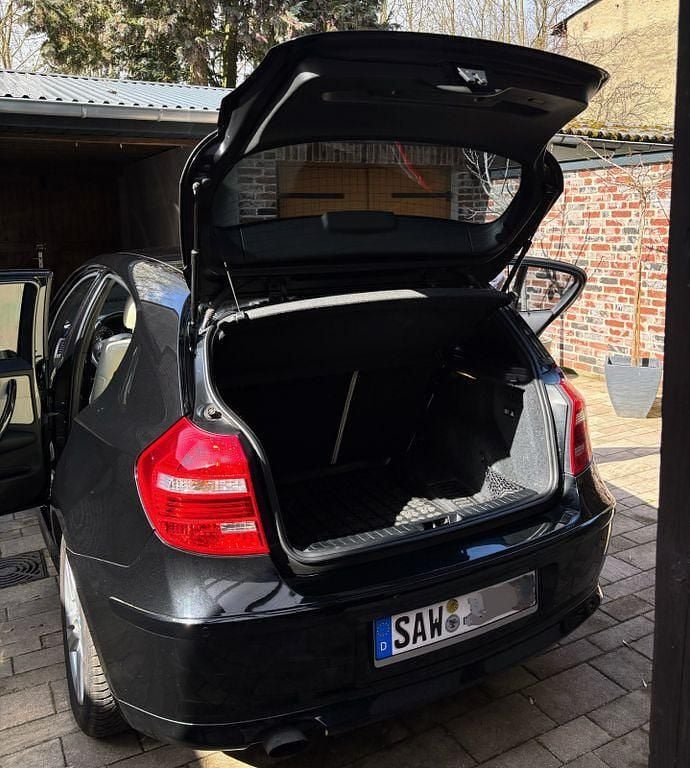 Gebraucht BMW 116 M Sport 122 PS (89 kW) 2011 Schwarz Kleinwagen