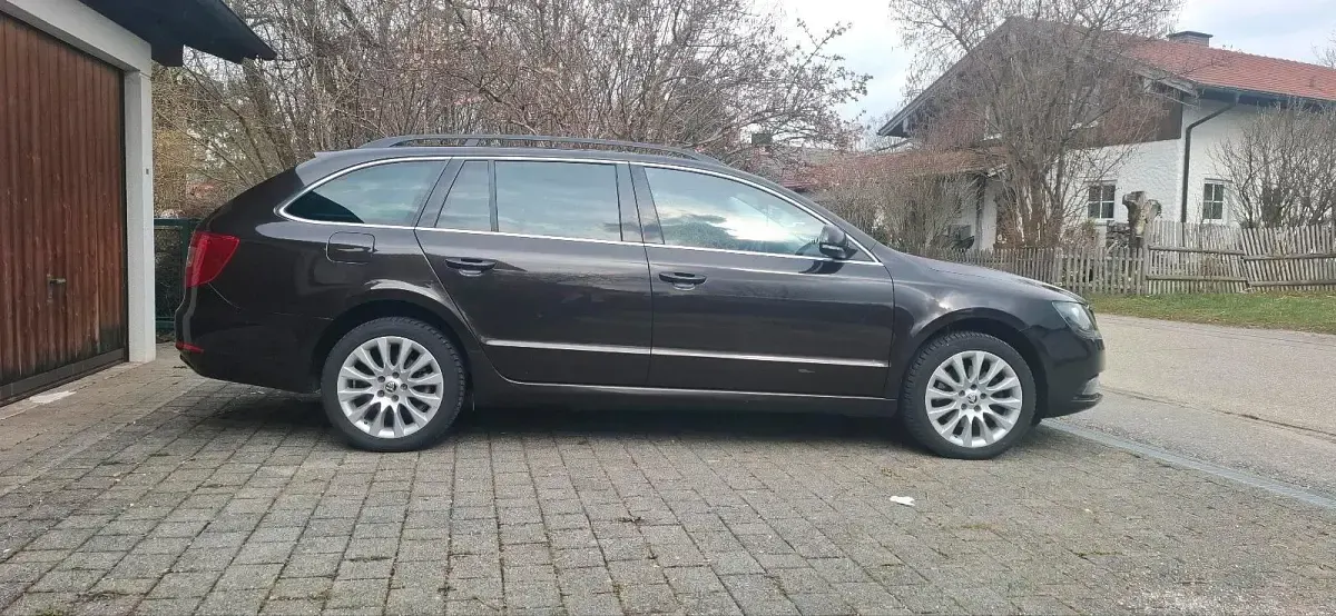 Gebraucht Skoda Superb 170 PS (125 kW) 2014 Braun Kombi