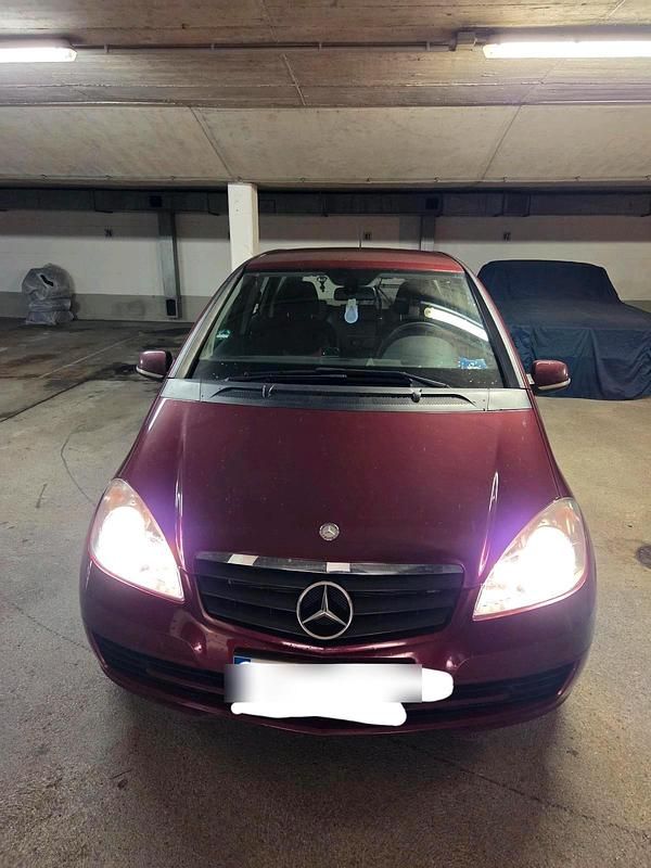 Rot Gebraucht 2009 Mercedes A160 Elegance Limousine | 2.990 € (Superpreis) - Bild 1/4