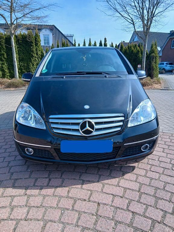 Gebraucht Mercedes A160 Avantgarde 95 PS (69 kW) 2011 Schwarz Limousine
