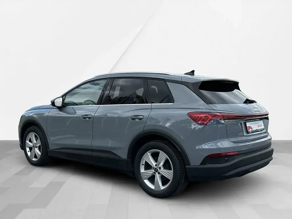 Second-hand Audi Q4 e-tron Ambiente 150 kW (204 CP) 2023 Gri SUV