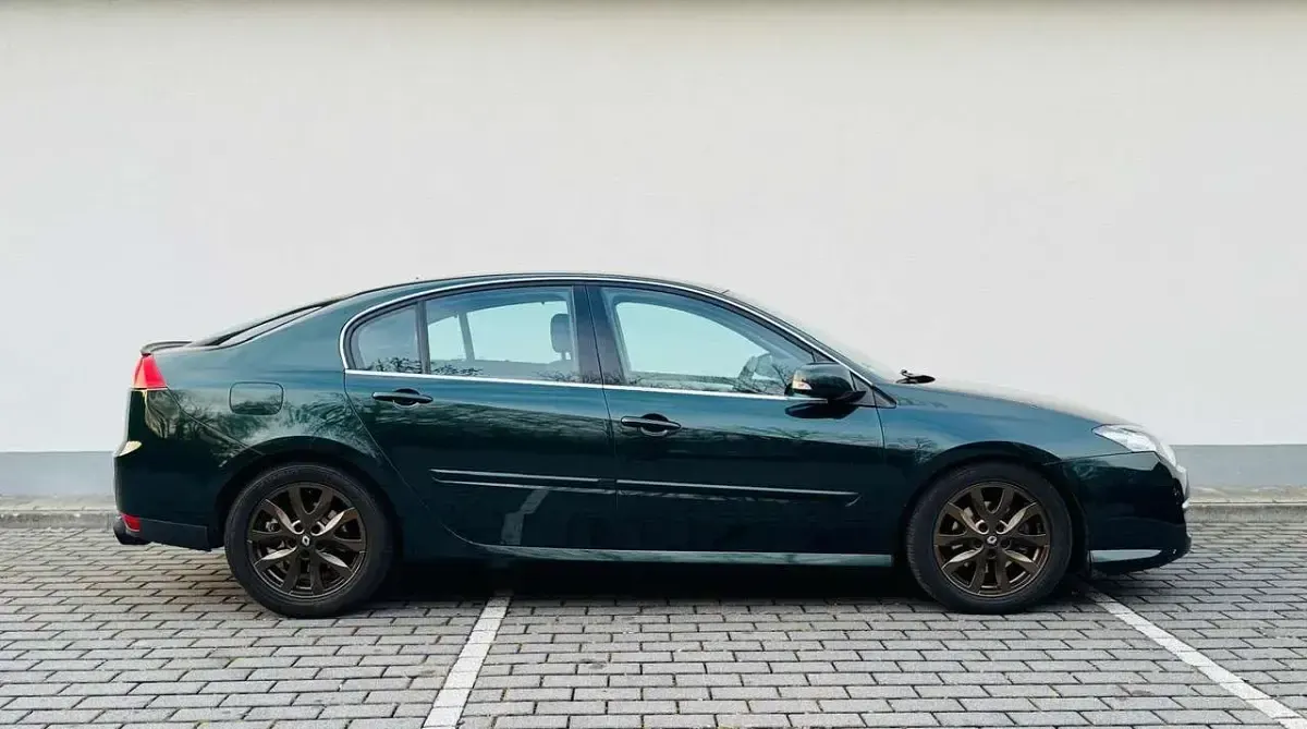Gebraucht Renault Laguna III Dynamique 170 PS (125 kW) 2008 Grün "vetivier" Kleinwagen