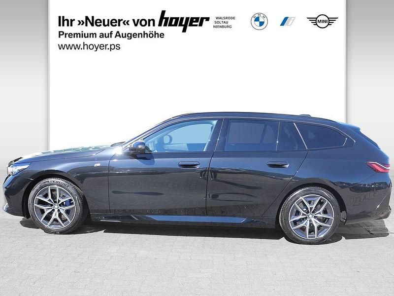 Gebraucht BMW 520 Sport Line 197 PS (144 kW) 2024 Black sapphire metallic (metallic) Kombi