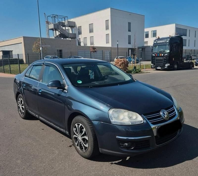 Second-hand VW Jetta 116 CP (85 kW) 2006 Gri Berlinǎ