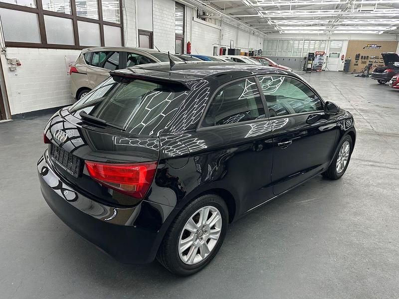 Gebraucht Audi A1 Attraction 86 PS (63 kW) 2011 Schwarz Kleinwagen