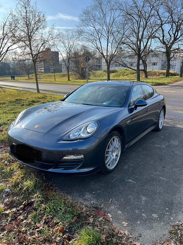 Gebraucht Porsche Panamera 300 PS (220 kW) 2012 Blau Kleinwagen