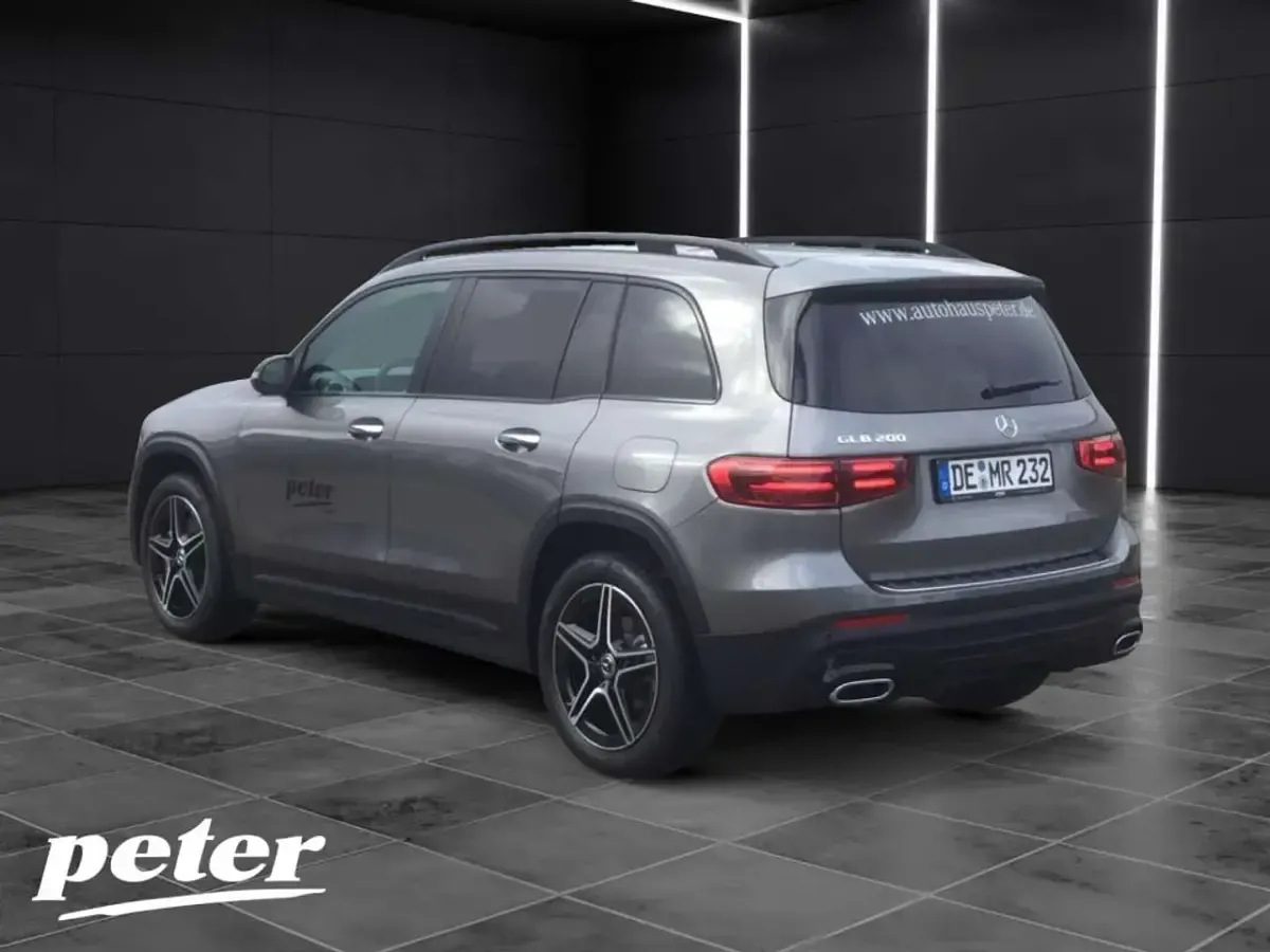 Gebraucht Mercedes GLB200 Premium 163 PS (119 kW) 2025 Metalliclack mountaingrau SUV