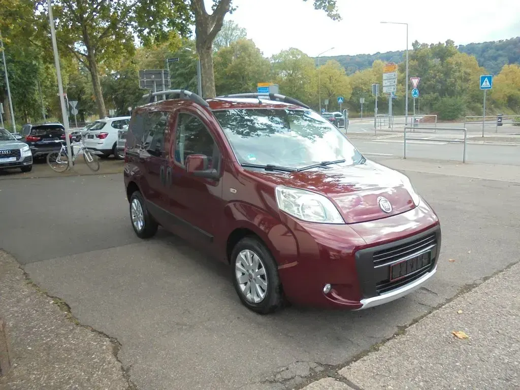 Gebraucht Fiat Qubo Trekking 95 PS (69 kW) 2011 Rot Van / Kleinbus