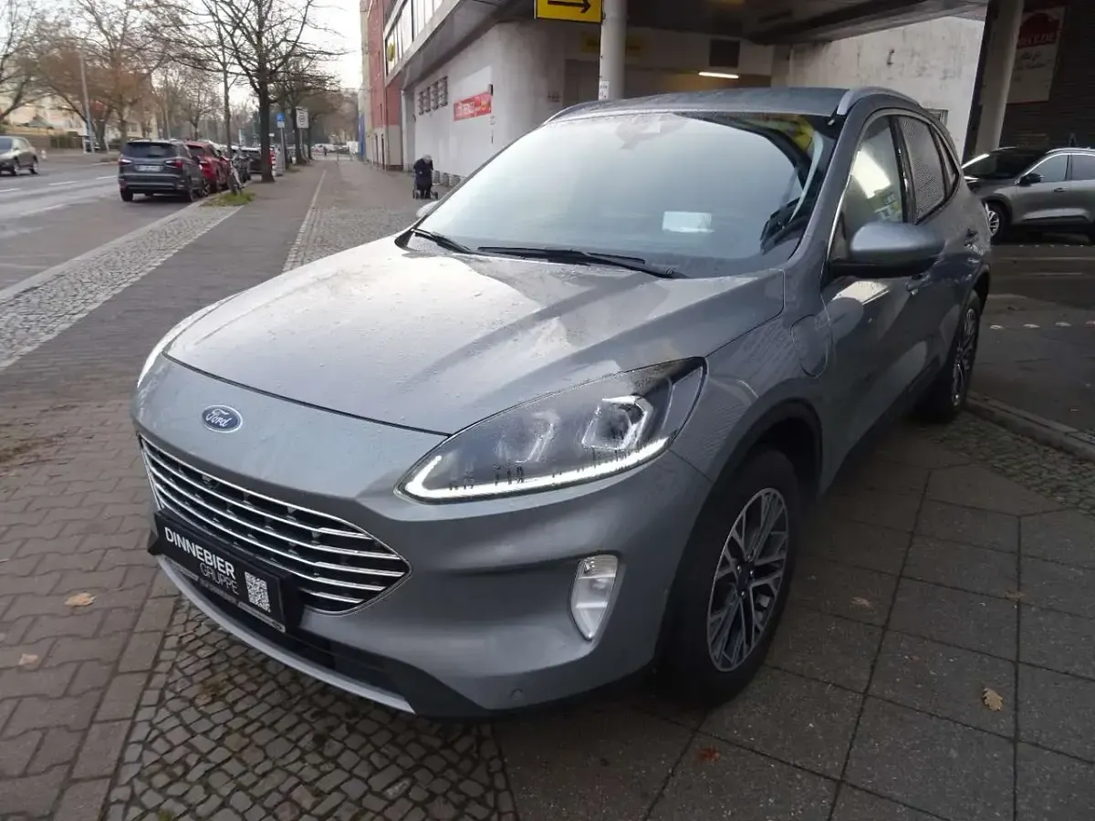 Używany Ford Kuga Titanium 225 KM (165 kW) 2022 Srebrny SUV