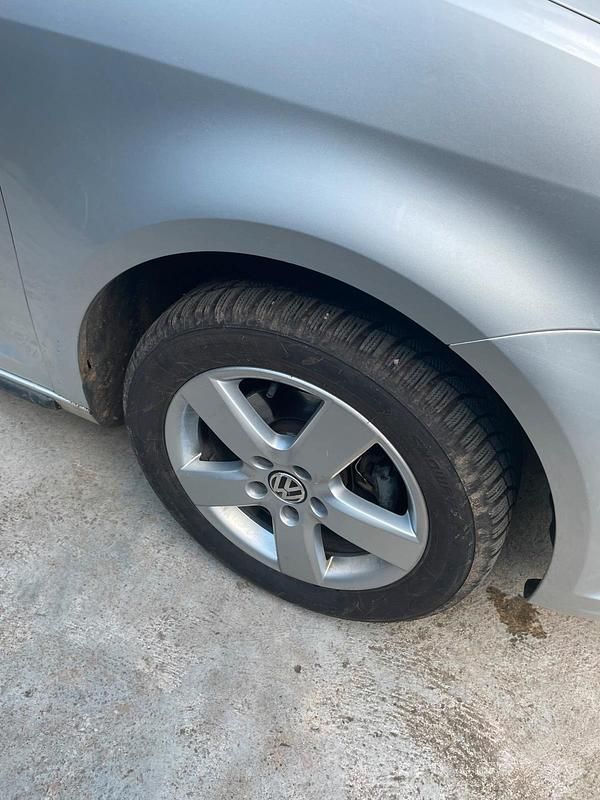 Gebraucht VW Touran 105 PS (77 kW) 2011 Silber Van / Kleinbus