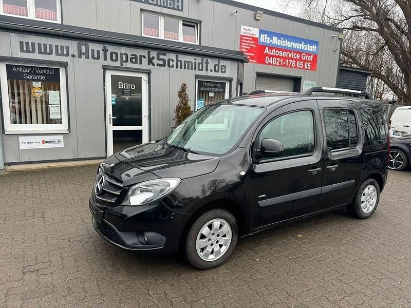 Schwarz Gebraucht 2016 Mercedes Citan 111 Kombi | 9.499 € (Guter Preis) - Bild 1/4