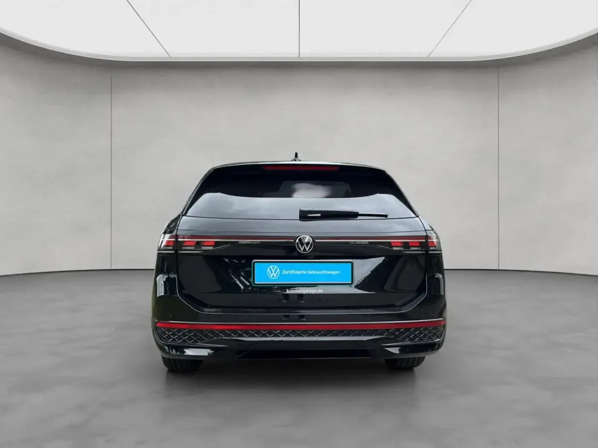 Gebraucht VW Passat R-line 150 PS (110 kW) 2025 Schwarz Kombi
