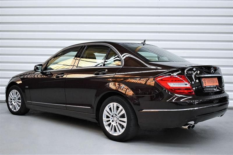 Gebraucht Mercedes C180 Elegance 156 PS (114 kW) 2011 Braun Limousine
