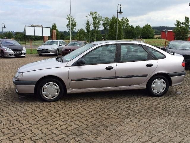 Gebraucht Renault Laguna 114 PS (83 kW) 1996 Silber metallic Limousine