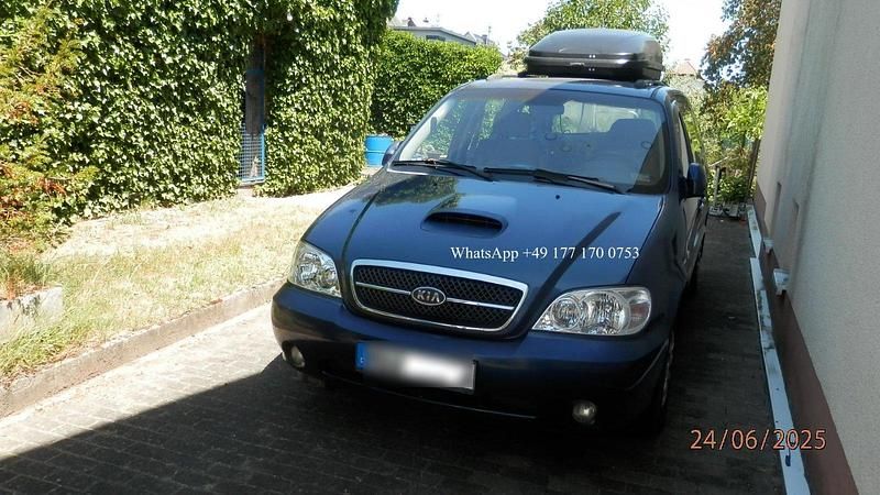 Blau Gebraucht 2006 Kia Carnival Van / Kleinbus | 2.990 € (Etwas zu teuer) - Bild 1/4