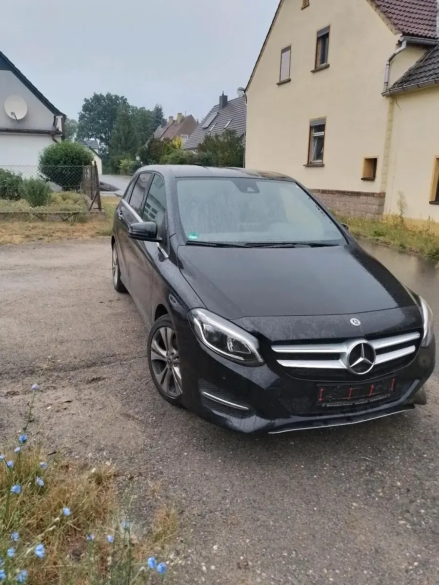 Gebraucht Mercedes B200 156 PS (114 kW) 2018 Schwarz Kleinwagen