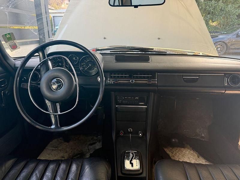 Gebraucht Mercedes 230 131 PS (96 kW) 1973 Weiß Limousine