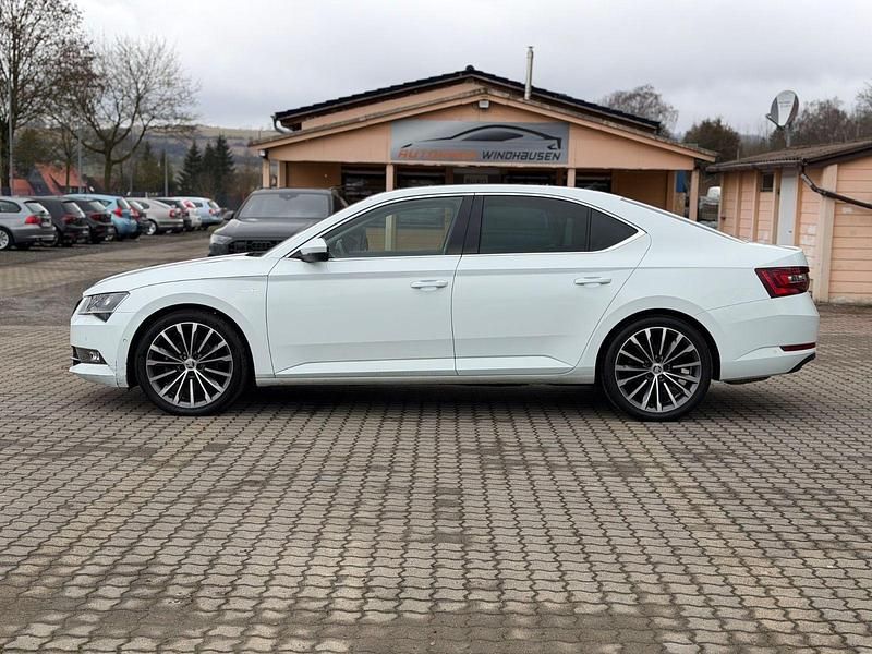 Gebraucht Skoda Superb LAURIN & KLEMENT 190 PS (139 kW) 2016 Weiß Limousine