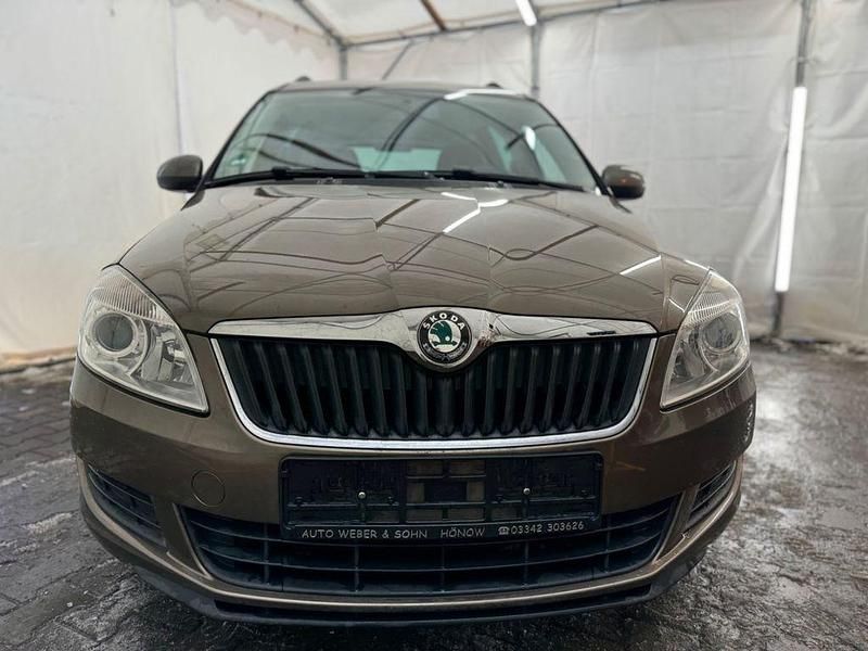 Gebraucht Skoda Roomster 86 PS (63 kW) 2012 Braun Van / Kleinbus