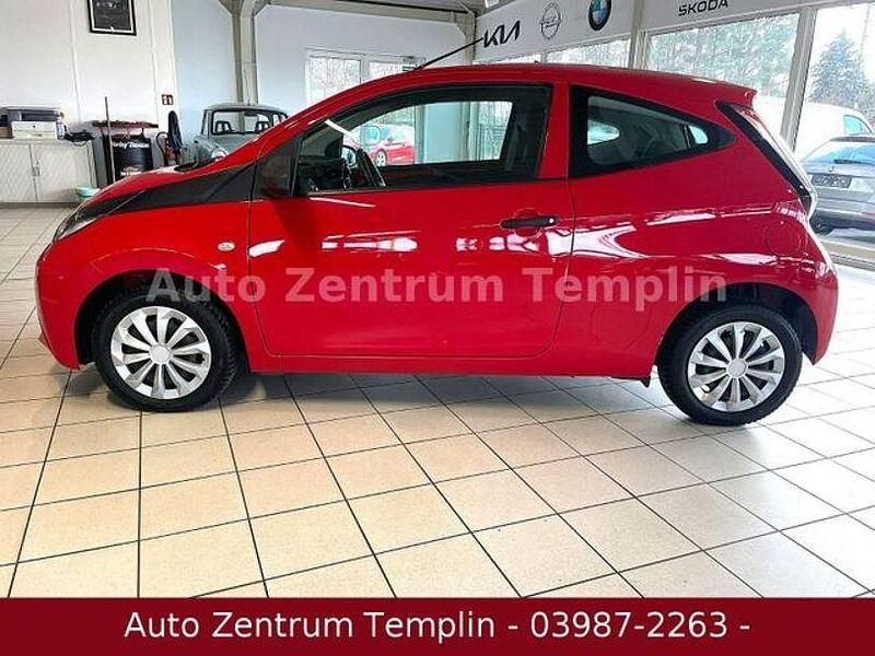 Gebraucht Toyota Aygo 69 PS (50 kW) 2017 Rot Kleinwagen