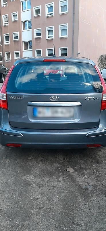 Gebraucht Hyundai i30 110 PS (80 kW) 2010 Grau Kombi
