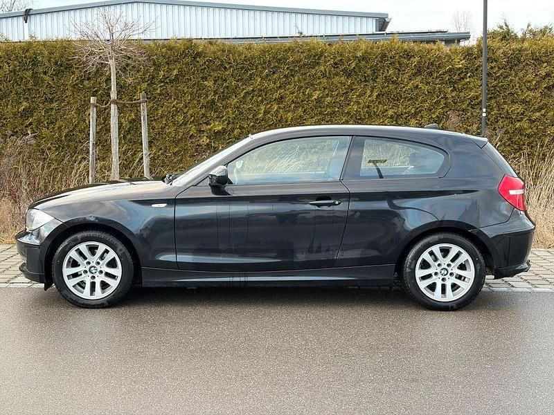 Gebraucht BMW 116 122 PS (89 kW) 2011 Schwarz Kleinwagen