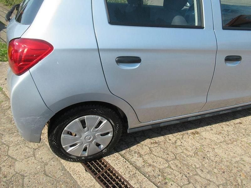 Gebraucht Mitsubishi Space Star 71 PS (52 kW) 2015 Silber Limousine