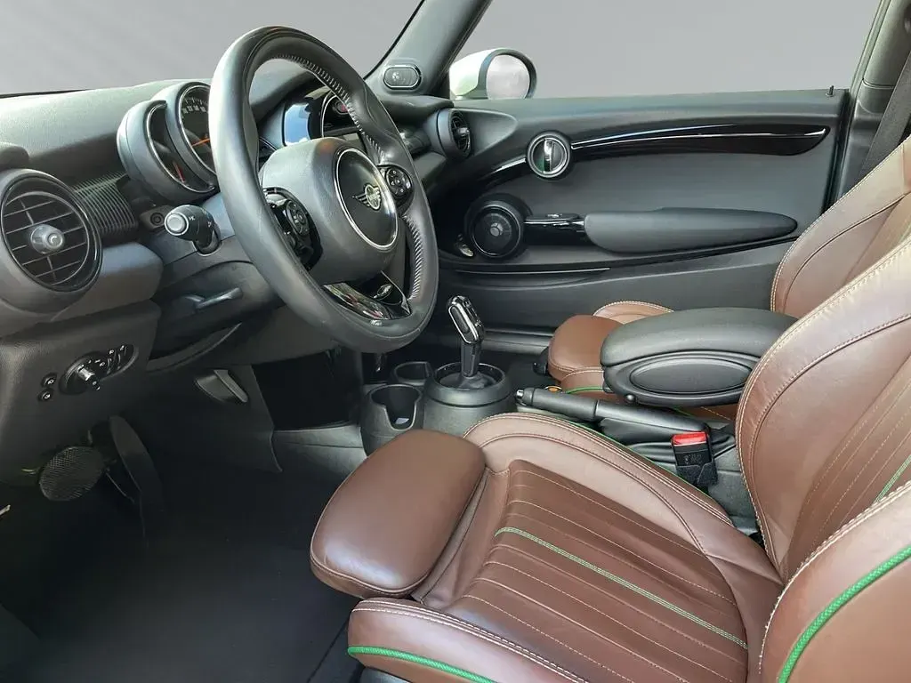 Gebraucht Mini Cooper 136 PS (100 kW) 2020 British racing green iv metall Kleinwagen