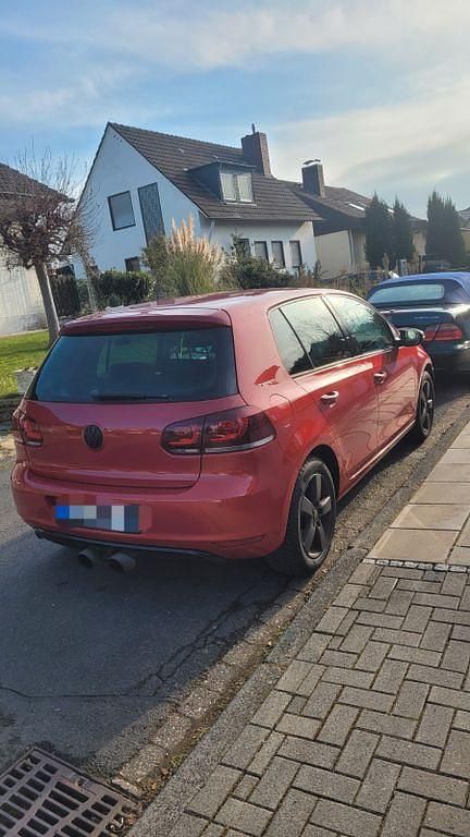 Rot Gebraucht 2011 VW Golf VI Team Kleinwagen | 5.200 € (Fairer Preis) - Bild 1/4
