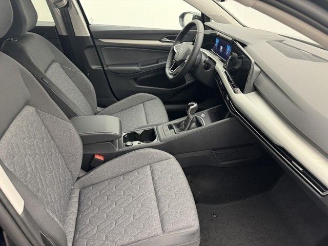 Gebraucht VW Golf VIII IQ Drive 150 PS (110 kW) 2024 Delfingrau (grey), metallic Limousine